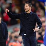 Xabi Alonso da instrucciones a su equipo durante el partido de la Carabao Cup 2026/27 entre el Liverpool y el Chelsea, su equipo.