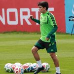 Gilberto Mora, junto a un puñado de balones, durante un entrenamiento con México, correspondiente al parón internacional de selecciones de septiembre y octubre de 2026.