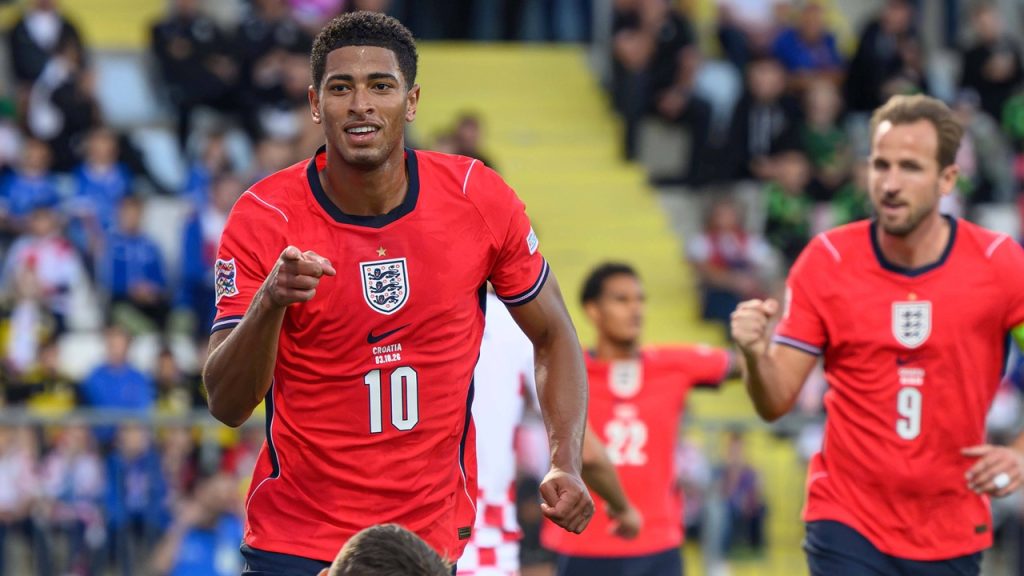 Jude Bellingham, con Harry Kane por detrás, celebra su gol en la goleada por 0-7 de Inglaterra ante Croacia en la Nations League 2026/27.