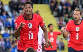 Jude Bellingham, con Harry Kane por detrás, celebra su gol en la goleada por 0-7 de Inglaterra ante Croacia en la Nations League 2026/27.