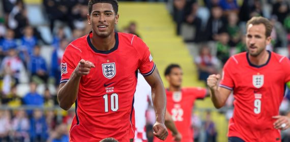 Jude Bellingham, con Harry Kane por detrás, celebra su gol en la goleada por 0-7 de Inglaterra ante Croacia en la Nations League 2026/27.