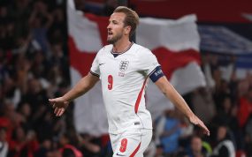 Harry Kane celebra su primer gol en el partido entre Inglaterra y República Checa de la Nations League 2026/27, saldado con un 3-0 a favor de los de Tuchel.