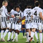 Varios futbolistas de la Juventus celebran juntos el gol de Weston McKennie contra el Lecce en la Serie A 2026/27.