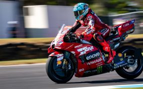 Marc Márquez sobre su Ducati durante los entrenamientos libres del Gran Premio de Australia 2026.