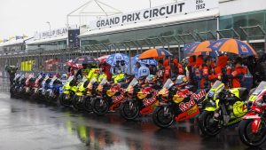 La lluvia rescata a Jorge Martín en Australia y mantiene vivo el Mundial frente a Marc Márquez