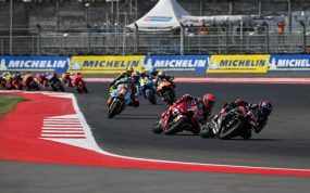 Jorge Martín y Marc Márquez lideran la carrera de MotoGP durante las primeras curvas del Gran Premio de Indonesia 2026.