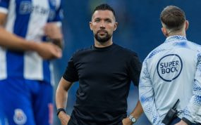 Francesco Farioli durante el partido entre el Porto, equipo al que dirige, y el Alverca, correspondiente a la liga portuguesa 2026/27.