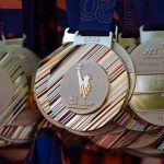 Varias medallas juntas correspondientes a la Maratón de Nueva York 2025.