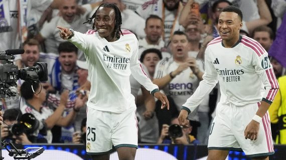 Yan Diomande, con Kylian Mbappé a su lado, celebra su gol en la victoria por 4-1 del Real Madrid ante el RB Leipzing en la Champions 2026/27.
